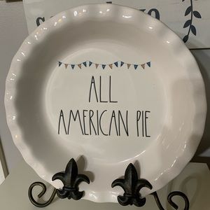 Rae Dunn pie plate, New